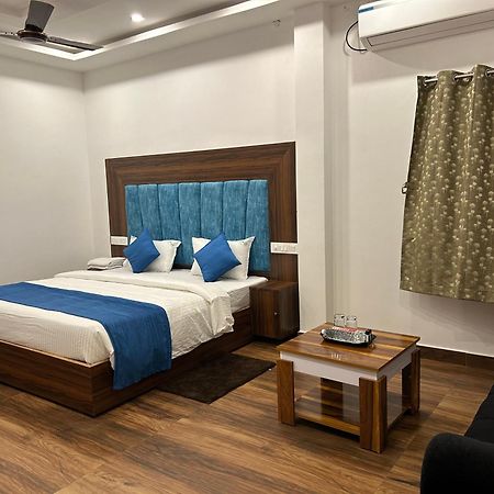Lalitha Karunya Residency A/C Hotel Bāpatla Exterior photo