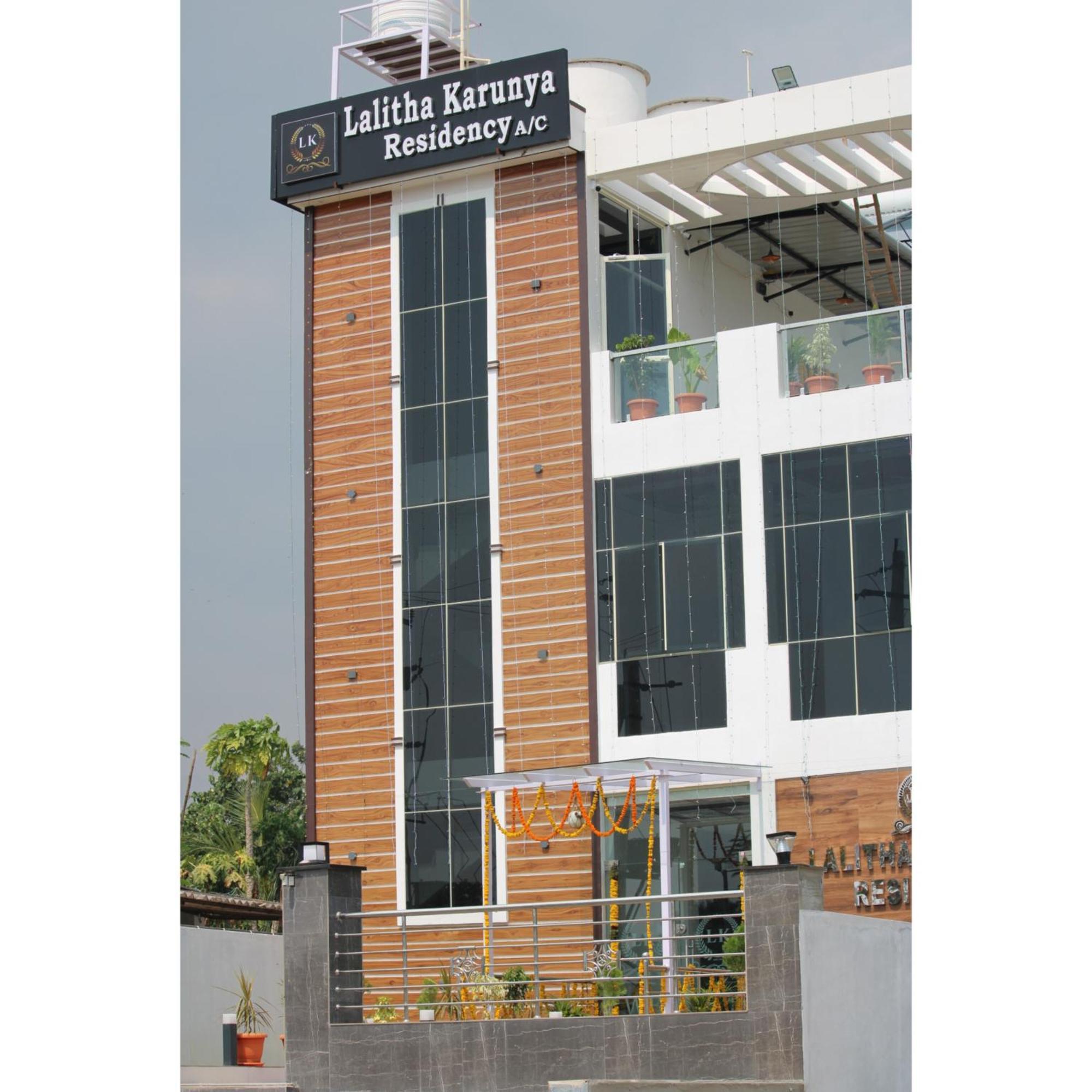 Lalitha Karunya Residency A/C Hotel Bāpatla Exterior photo