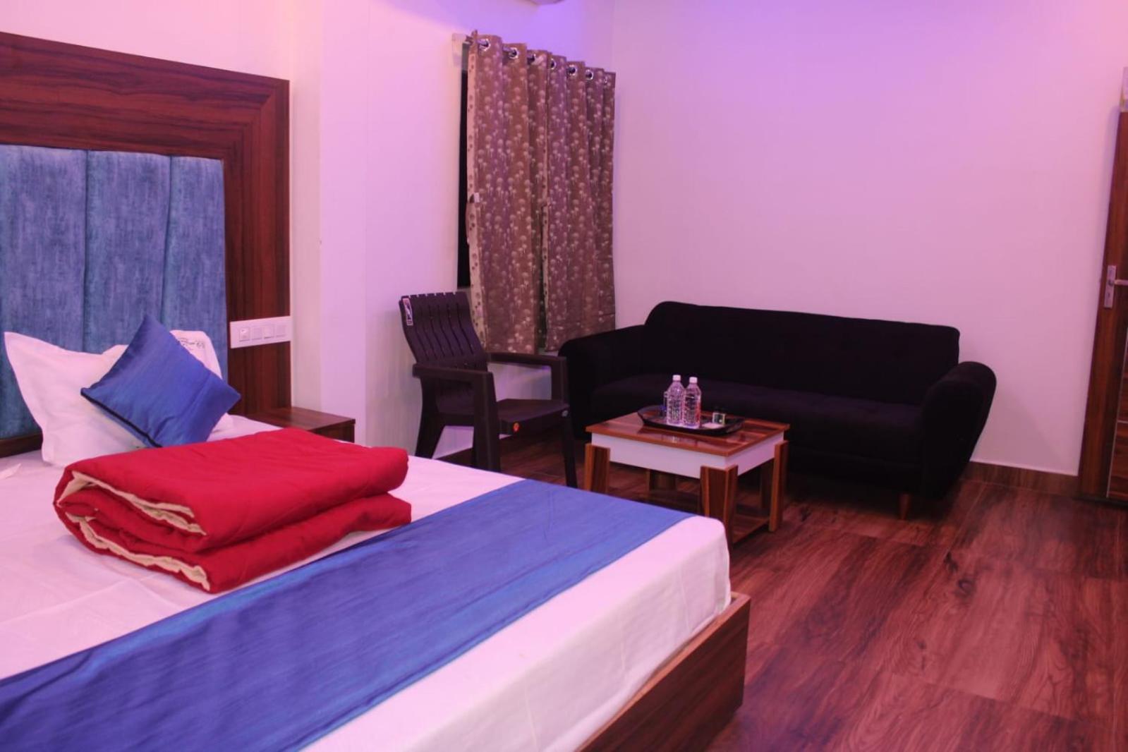 Lalitha Karunya Residency A/C Hotel Bāpatla Exterior photo